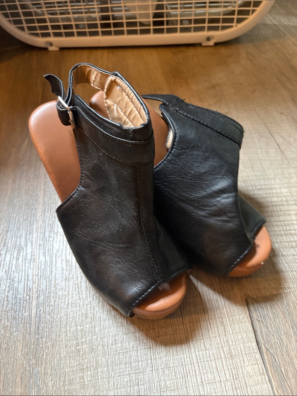 Black Open-Toe Wedge Sandals - Women's Stylish Slingback